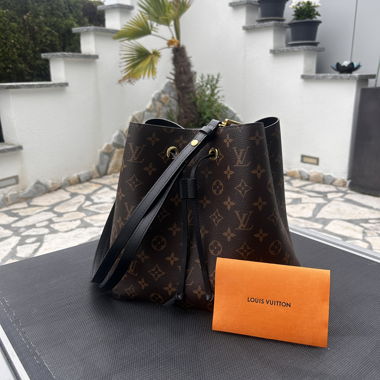 Louis Vuitton NéoNoé Bucket Bag M
