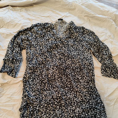 Geblümtes Kleid
