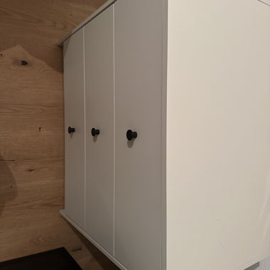 Mobiletto bianco con cassetti