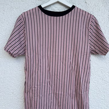 T-shirt a righe rosa