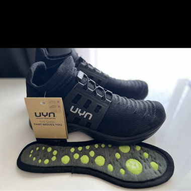 Scarpe UYN 43, nuove