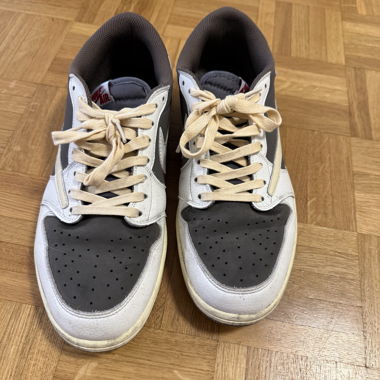Travis Scott Jordan 1 low