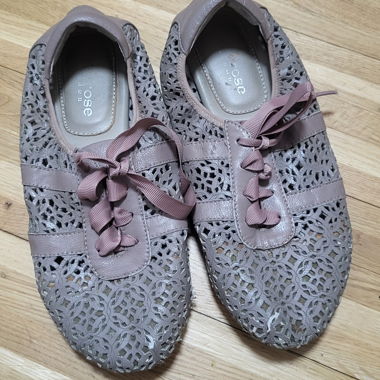 Ballerines en cuire perforé 