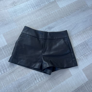 Zara schwarze Shorts aus Kunstleder