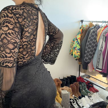 Robe noire en dentelle
