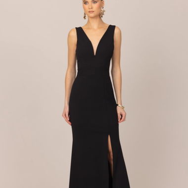 Langes schwarzes ärmelloses Kleid