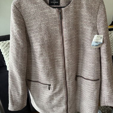 Lange strukturierte Damenjacke mit Reissverschluss