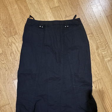 Black mid skirt 