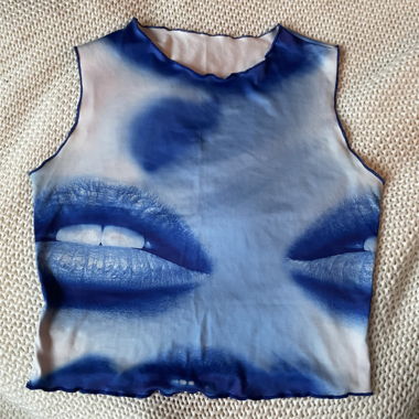 Blaues top