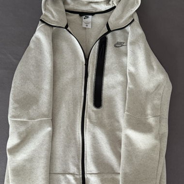 Pantaloni da allenamento Nike e felpa con cappuccio