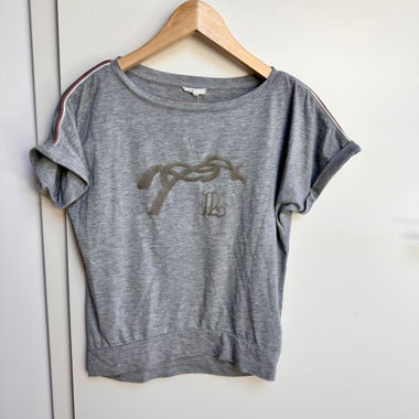 T-shirt grigio maniche rimboccate Pénelope Leprevost