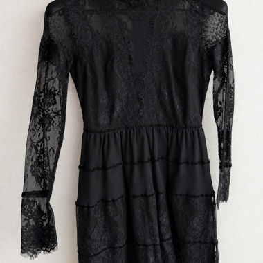 Robe en dentelle noire
