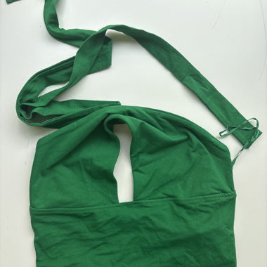 Haut vert à lacets