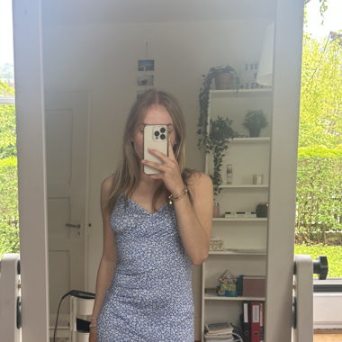 Blaues Kleid