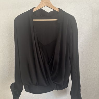 Schwarze, drapierte Bluse Grösse M