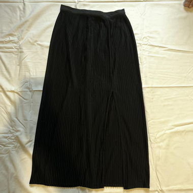 Black skirt with slit