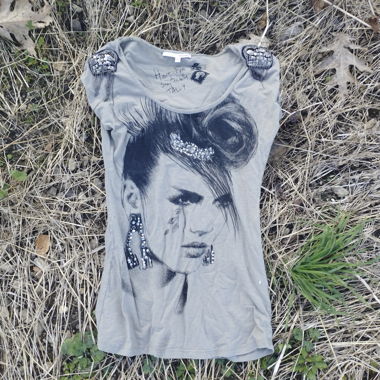 Khaki 2010 T-shirt decorated