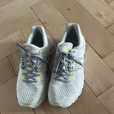 On Cloud Running Shoes EU 40