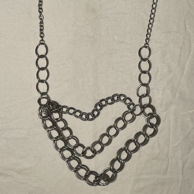 Long collier chaîne couleur argentée