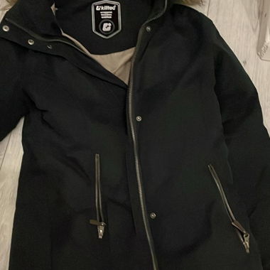 Parka Killtec nero con cappuccio e bordo in pelliccia sintetica