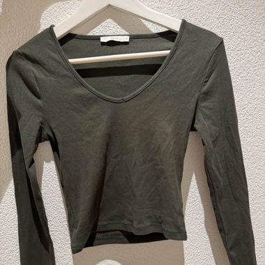 Cute dark green long sleeve shirtsize medium