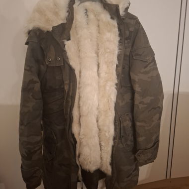 Parka mimetico foderato in ecopelliccia