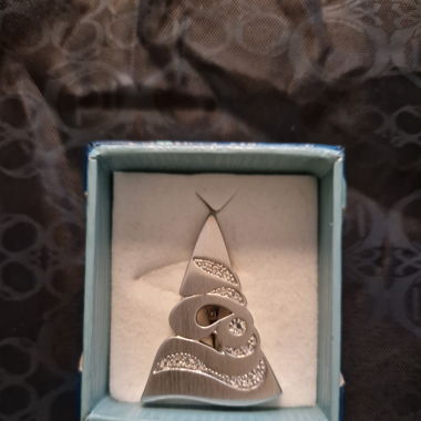 Weihnachtsbaum-Pin von Pierre Lang, rhodiniert
