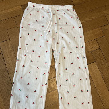 Pantaloni da pigiama bianchi con ciliegie