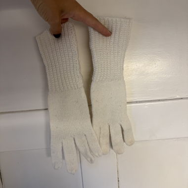 White Knitted Gloves