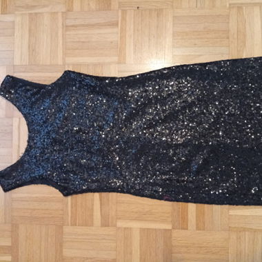 Abito nero con paillettes