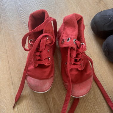 Rote High-Top-Sneakers