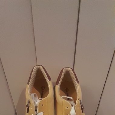 Damenpaar Schuhe