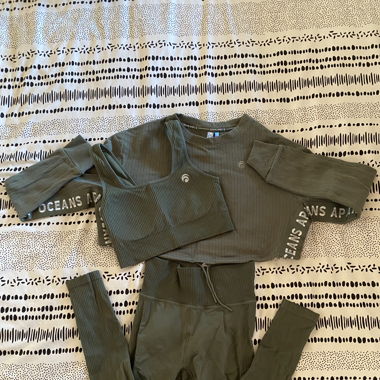 Ensemble de sport Kaki Oceansapart