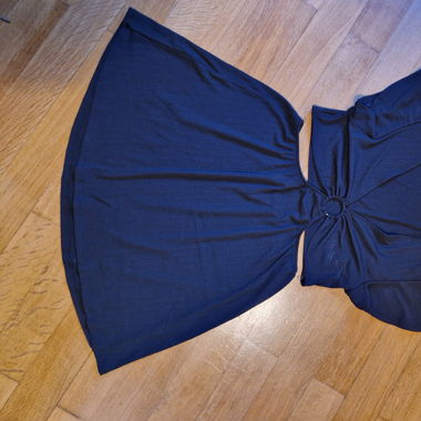 Kleid mit Cut - Out