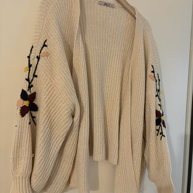 Cardigan in maglia ricamato