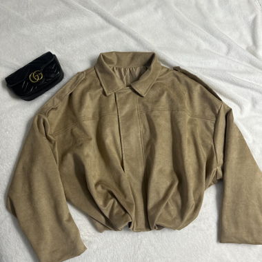 Giacca corta beige effetto camoscio