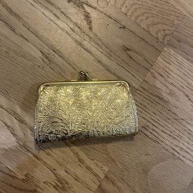 Gold Clutch ST Xavier