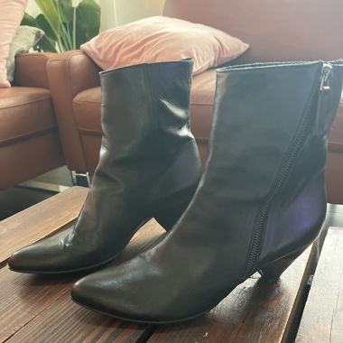 Bequeme schwarze Leder Stiefeletten