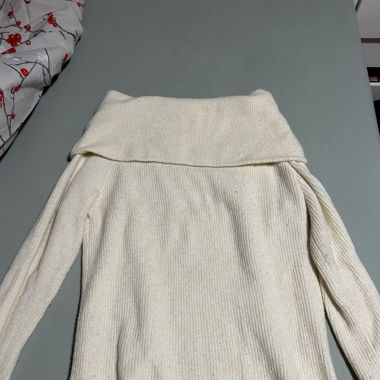 Weisser pullover