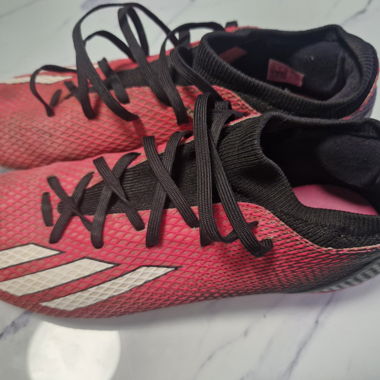 Chaussures de football Adidas roses 43.5