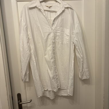 Weisses Oversize-Hemd