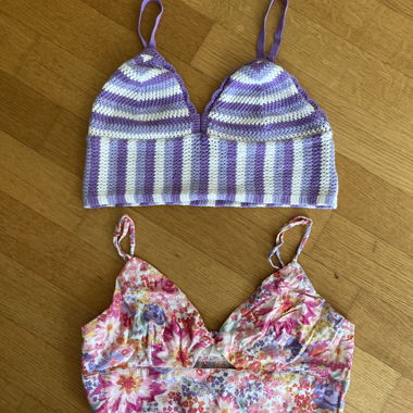 2 Bralettes / Crop Tops