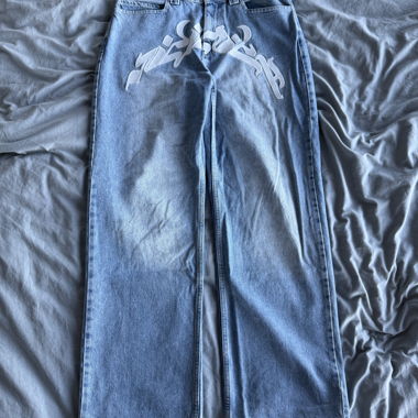 Jeans Vicinity a gamba larga ricamati