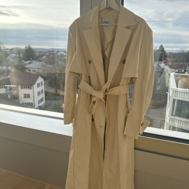 Beiger Zara Trenchcoat aus Kunstleder