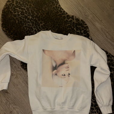 sweatshirt ariana grande sweetener tour
