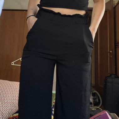 Schwarze Hose