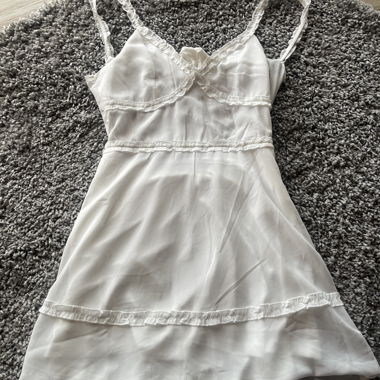 Robe blanche dos nu 