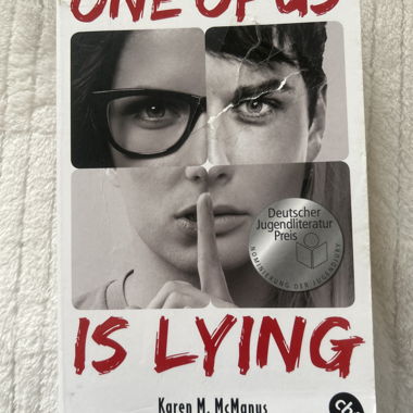 One of us is lying — Karen M. McManus
