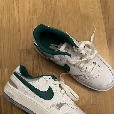 Nike Sneaker Grösse 37.5, neu & ungetragen
