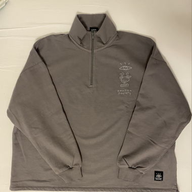 Grey Hoodie, Kaotiko